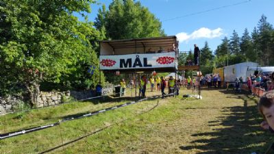 Ingen sommar utan Tjoget! Solen flödar över målet på Tjoget 2016.