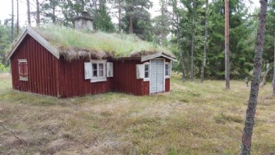 Skarptorpet är en plats där Torsås OK lääänge har hållit till med träningar. Tyvärr är det ingen som vårdar stugan idag men drömterräng har man runt omkring.