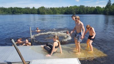 Under ett år med Torsås OK får man vara med om massor av skoj! T.ex. bad i samband med Sommarlägret som 2017 gick i Ronneby vid Karlsnäsgården. 