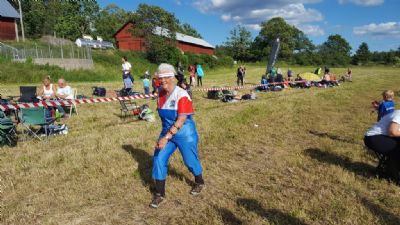 Harriet på väg i mål på sommarens Tjust 2-Dagars utanför Västervik.