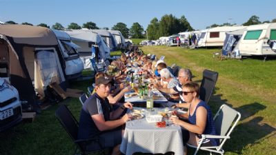 Kycklingkvällen under O-ringen i Kolmården 2019. I år blir det en ny upplaga vid klubbstugan. Välkomna!
