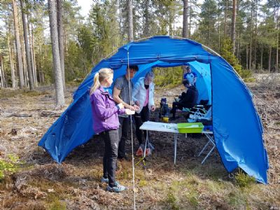 	Föreningskavlen 2020 i Tuthult. Gustav som är tävlingsledare ser till att lottningen blir rätt.