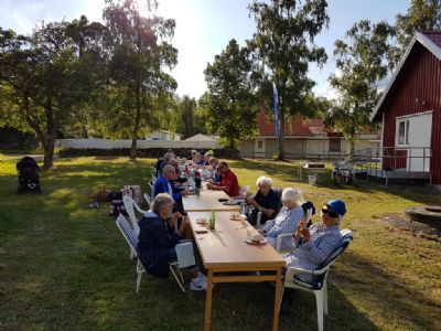 Kycklingkväll vid klubbstugan var något vi fick uppleva sommaren 2020. Nästa gång hoppas vi att det blir vid O-ringen i Uppsala i sommar!