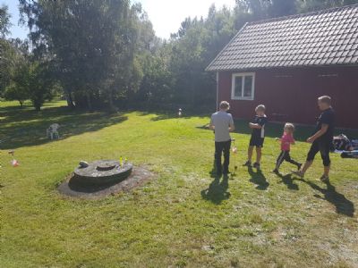 Stämpelstafett i trädgården. Vi hade verkligen tur med vädret under hela helgen!