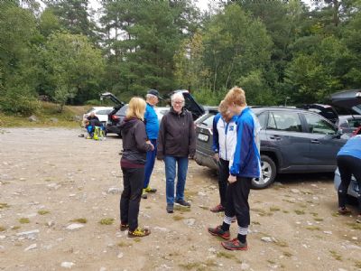 Mer klubbsamling än så här blir det inte nu för tiden. Det verkar dock som att kommande helgs tävlingar har arenor och saknar startgrupper.