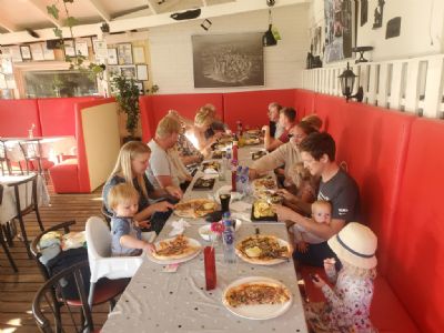 Mat i Löttorp är en tradition som är lika gammal som Ölandslägret självt.