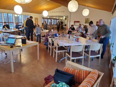 Ett stort antal Torsås OK:are kom till årsmötet denna trevliga söndagskväll. Skoj!