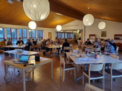 Bild från fjolårets årsmöte som även det hölls i Olofsgården. 