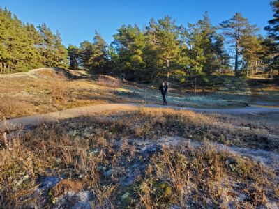 Simon på väg hem i den underbara terrängen vid Gropahålet. Vädret var dessutom riktigt fint!