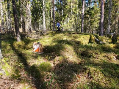 En Ronnebylöpare springer på åsen där kontrollen åsen, sydvästra foten, gömmer sig.