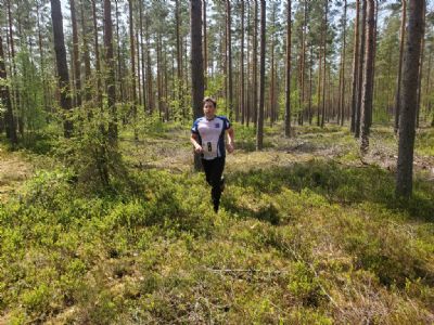 Göran spurtar i mål på sistasträckan.