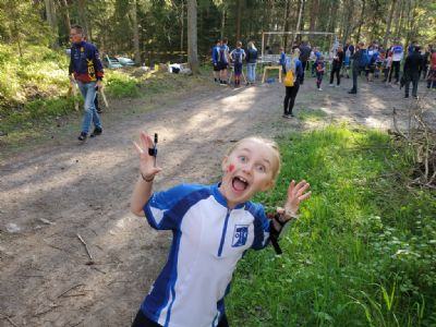 Sofie innan start och ett som det blev riktigt bra lopp i Sune3lyckeskogarna.