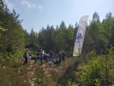 Deltagarna samlas i gläntan mellan Gullabo och Degerhyltan.