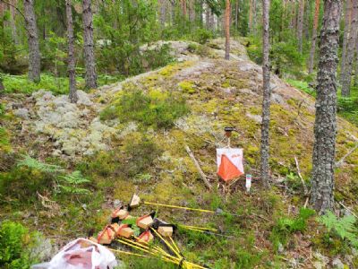 Utsättning av kontroller i den fina och tuffa terrängen på etapp 1 av O-ringen Smålandskusten. Jonas var med och satte ut kontroller i det kuperade och tekniska området.