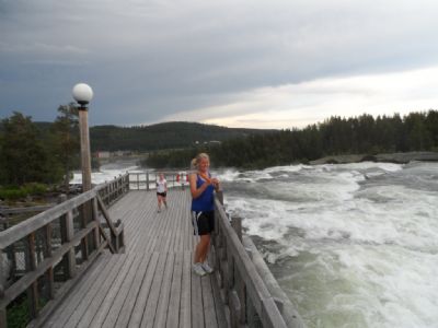 Genom orienteringen får man se massor av platser, inte minst genom O-ringen som flyttar runt i Sverige. Här en bild på hemväg från 5-dagars i Boden 2013. Det blev ett besök vid Storforsen, norra Europas största outbyggda fors.