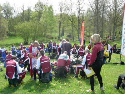 Arenan från 2009 med en naturlig läktare mot målfållan.