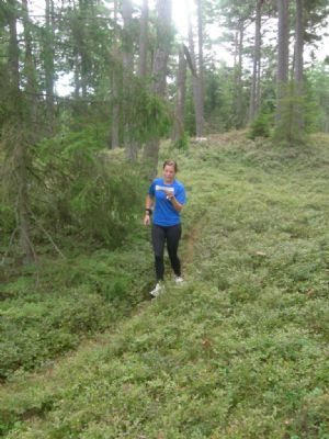 Klubbens nyaste medlem, Sofie Karlsson, under Ölandslägret på Böda sand-kartan.