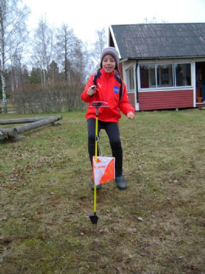 Matilda på nybörjarkursens stämpelstafett i våras.