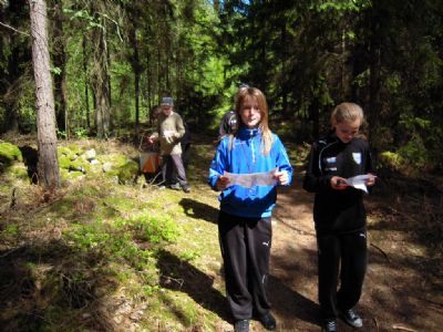 Ungdomar i Sunelyckeskogarna under friluftsdagarna i våras.