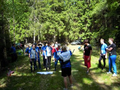 Strax före start på Föreningskavlen i Gullaboskogarna. Maria, Anders och Elise arrangerade en av de tuffaste kavlarna vi haft genom åren.