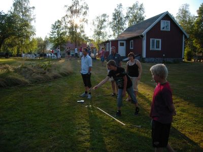 Bild från 2010 års sommarkväll vid klubbstugan.