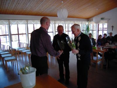 Allan och Sven avtackas efter många år som ansvariga för redaktionskommittén