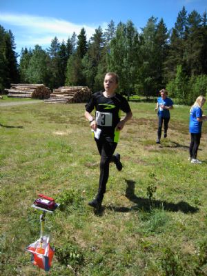 Bild från 2011 års Föreningskavle i Degerhyltan. Jonathan på väg inför växling med Catrine strax  bakom.