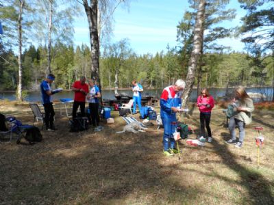 Sven på väg att starta. Första Stanley Cup-deltävlingen kombineras numera med en Kick-Off. 2013 arrangerades den av Jonas vid Iglasjön. Här finns en riktigt bra karta med fantastisk terräng. Torsås Kommun erbjuder numera otroligt fina orienteringsförutsättningar!