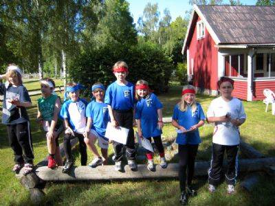 Sekunderna innan start vid lagtävlingen av Minilägret 2012. Fr.v. Marcus, Gustav K, Gustav O, John, Noel, Nellie, Lisa och Victor.