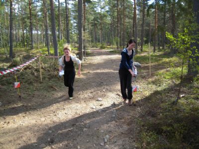 Bild från vår friluftsdag för högstadiet i Söderåkraskogen 2011.