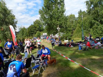 Maria på väg i mål på Ronneby OK:s hösttävling. Genom orienteringen får man besöka massor av vackra platser man aldrig skulle få se annars. Sverige är verkligen fantastiskt!