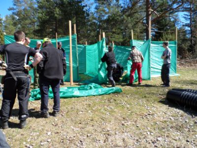 Toalettbygge inför vår nationella tävling i Bodhyltan 28 april 2013.