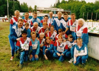 	En glad Torsås OK-trupp under O-ringen i Sigtuna 2001. Sven saknades som vanligt pga fika.