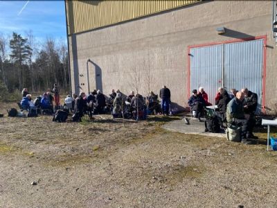 Efter löpning är det dags för fika i solen