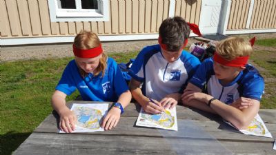 Sommarlägret 2017 gick i Ronneby. Här är det Simon, Gustav och Simon som planerar lagtävlingen som avslutar lägret.