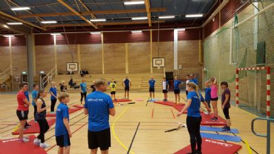 Vi tar en paus från inne passen och hoppas kunna starta om dem när vi åter blir fler deltagare. Här en bild från 2017 då vi var ganska många på plats. 