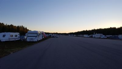 	Tidig Tjogetmorgon på flygfältet i Skuteryd utanför Emmaboda.