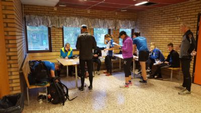 Bild fr&aring;n en Vintertr&auml;ning 2018 med start fr&aring;n sporthallen.