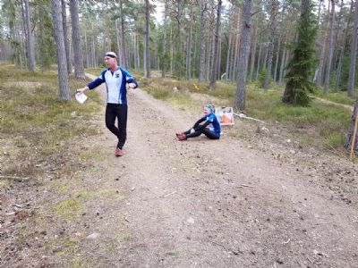 Efter en tuff spurtduell mellan Magnus Olsson och Maria under Påskcupen 2020 i Söderåkra.