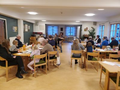 John och Lena h&ouml;ll i &aring;rsm&ouml;tesf&ouml;rhandlingarna i Bergkvara kapell.