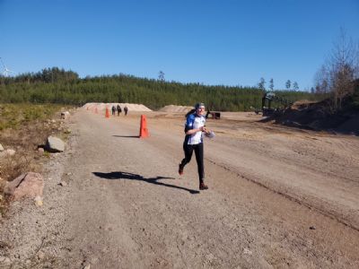 Maria springer i m&aring;l i den &ouml;ppna klassen Sv&aring;r 3 km.