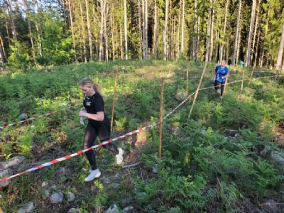 Agnes Erlandsson och Elise Lennartsson gjorde &auml;ven de sin f&ouml;rsta start i en t&auml;vling. J&auml;tteskoj!