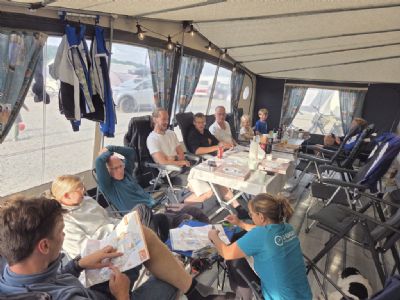 Tors&aring;s OK-traditionen med kycklingkv&auml;ll fick sig en t&ouml;rn i G&ouml;teborg d&aring; kycklingbrist gjorde att det fick bli pizza ist&auml;llet. Vi hoppas att Stockholm kan skaka fram n&aring;gra fj&auml;derf&auml;n.