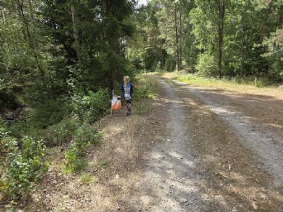 Agnes st&auml;mplar vid sista och spurtar sedan i nerf&ouml;rsbacken d&auml;r vi fick rej&auml;l fart in p&aring; upploppet. Det r&auml;ckte till en seger p&aring; s&ouml;ndagen. 