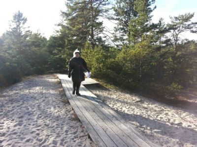 Lena under ett av klubbens Furubodaläger där hon gärna deltog, de sista gångerna med promenader i de fina omgivningarna. 